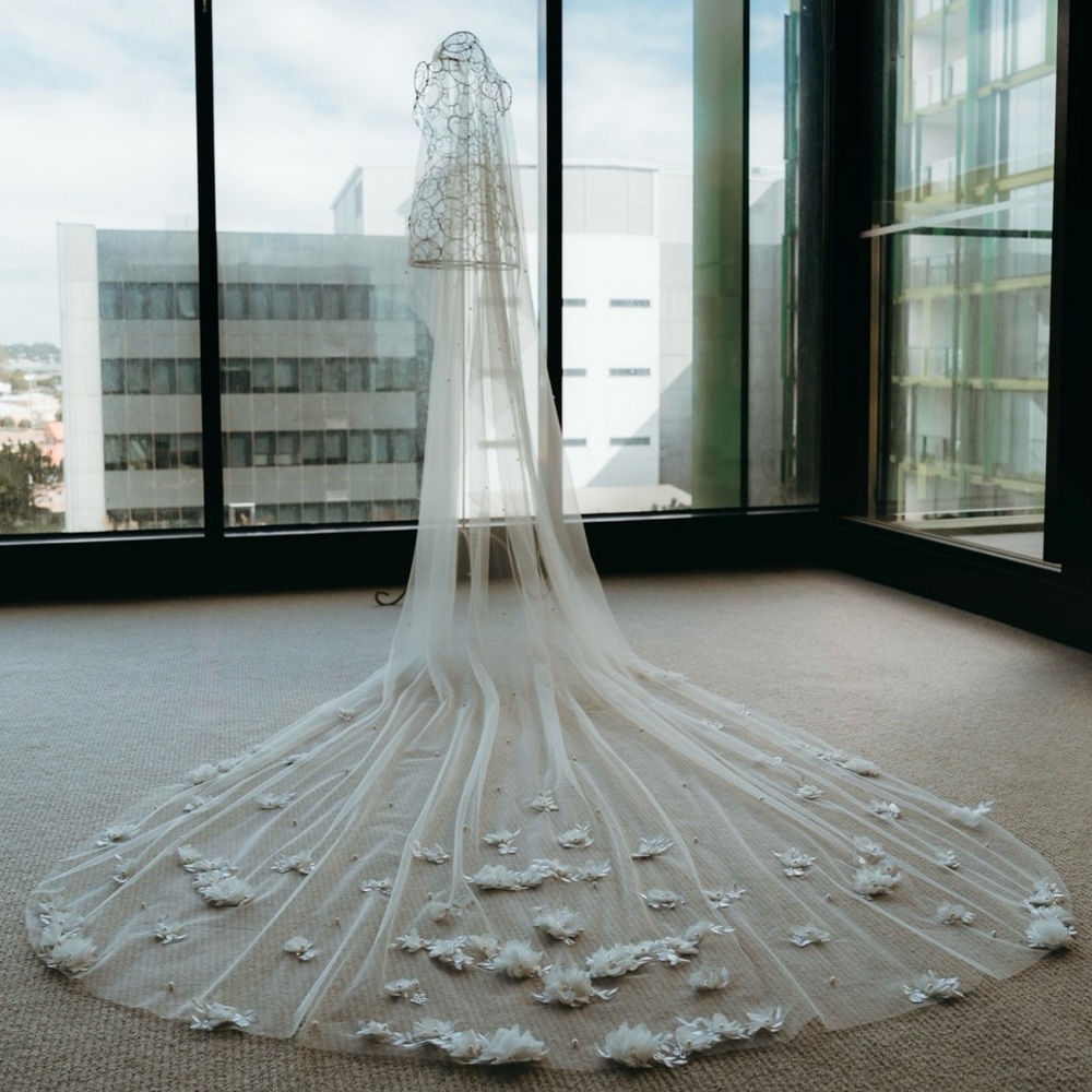 SOLD- NEW 3D Flowers & Pearls Veil, Floral Work Veil w/Metal Comb, Cathedral